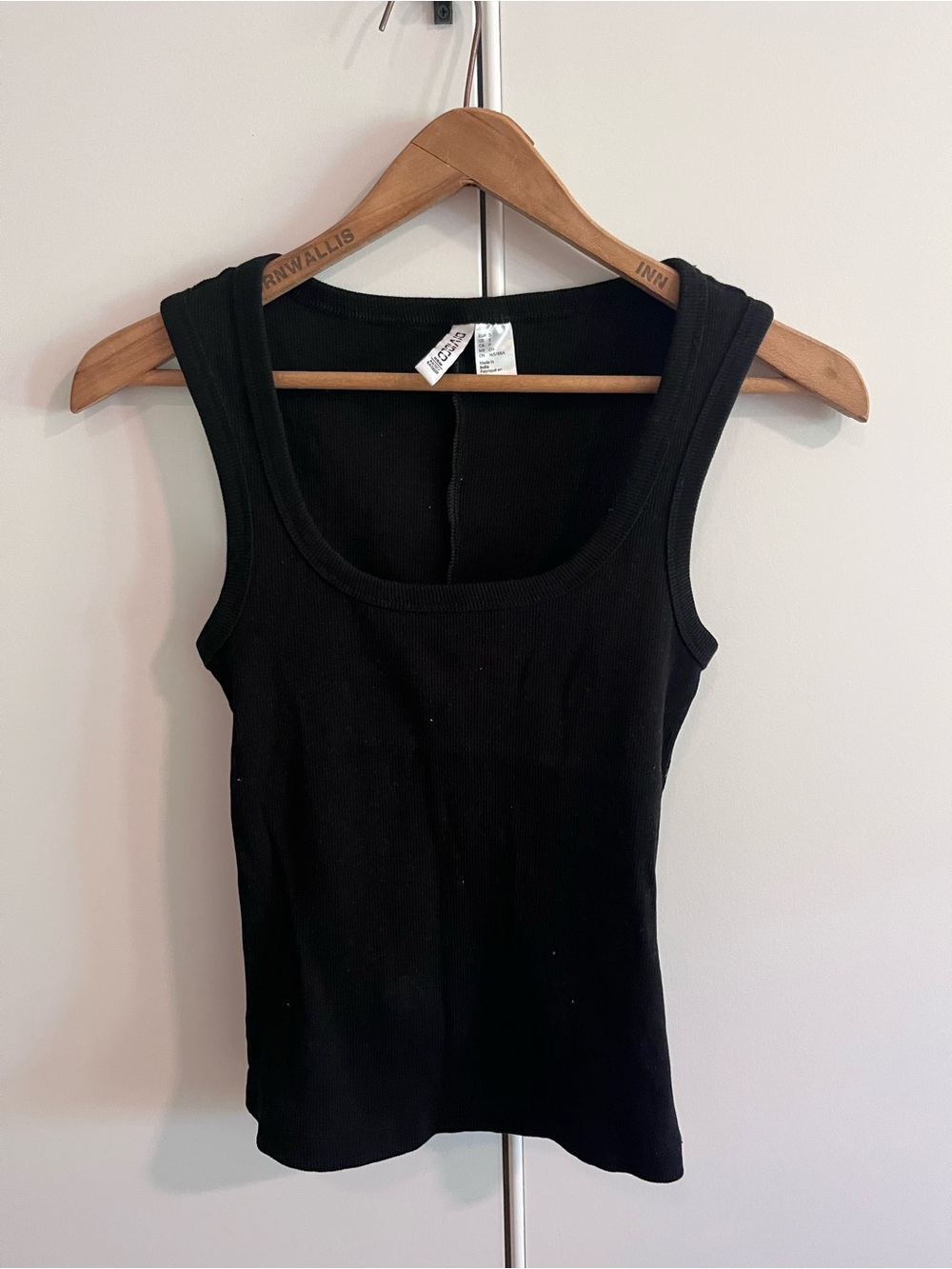 Black ribbed tank top from H&M Divided